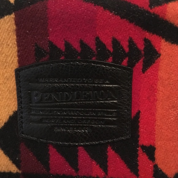 SOLD HP 2/14 🎉Vibrant Pendleton Purse - Picture 5 of 6